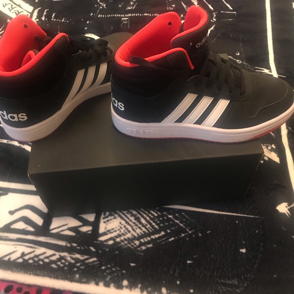 Adidas boys sneakers (Kids 5)